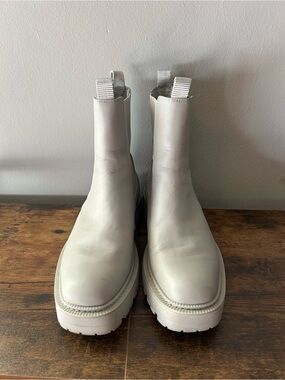 Sam Edelman Chunky Platform Chelsea Boots in Light Gray